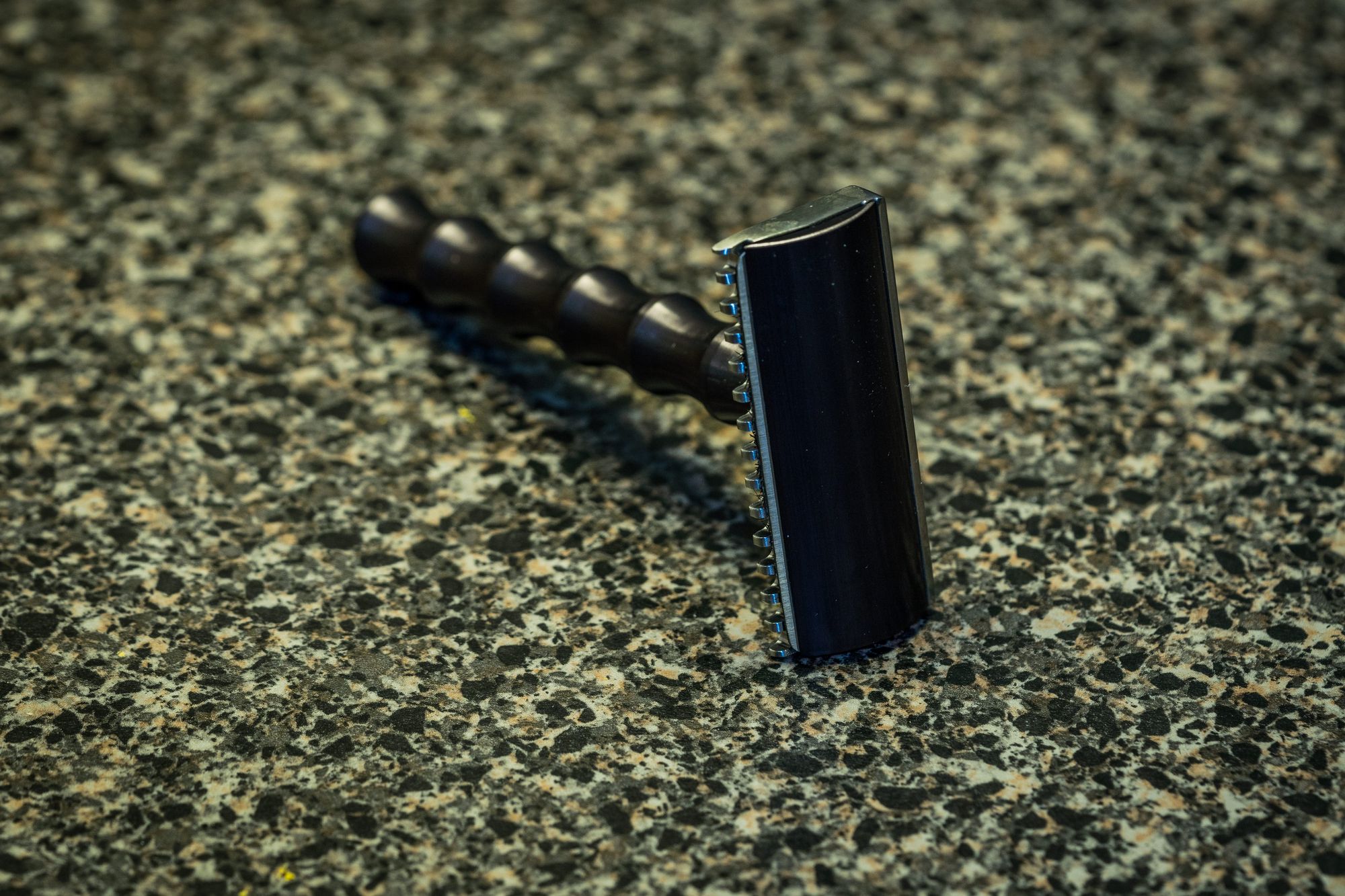 A single edged safety razor